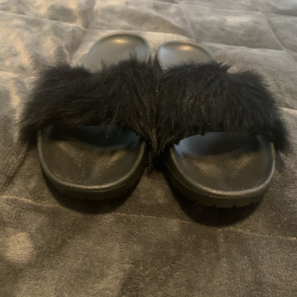 UGG—Women's UGG Royale Slide-Black Toscana Sandals
